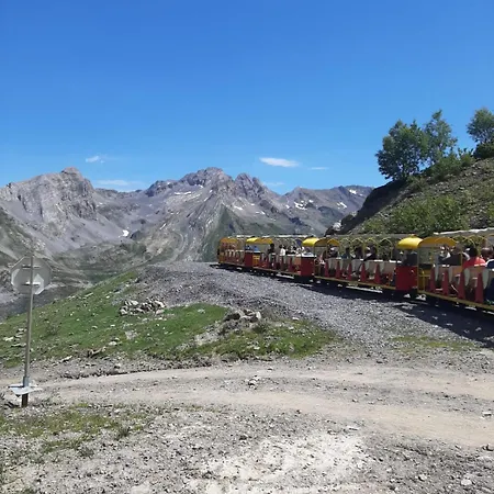 Le Refuge Pyreneen - Climatisation Parking Wifi Espace De Travail - Neuf- Tres Belle Vue Sur Les Pyrenees - 2 Lits - Speciale